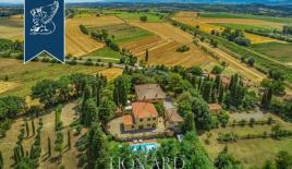 Villa for 2 900 000 euro in Foiano della Chiana, Italy