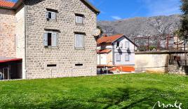 Villa for 1 400 000 euro in Stoliv, Montenegro