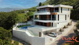 Villa for 1 800 000 euro in Rezevici, Montenegro