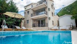 Villa for 775 000 euro in Stoliv, Montenegro