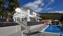 Villa para 950 000 euro en Tivat, Montenegro