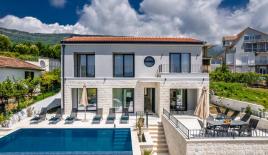 Maison pour 795 000 Euro à Tivat, Monténégro