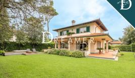 Villa für 4 700 000 euro in Forte dei Marmi, Italien
