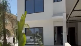 Haus für 4 000 euro pro Monat in Germasogeia, Zypern