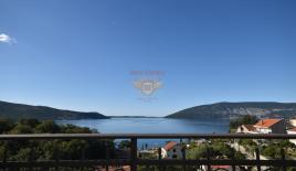 Wohnung für 225 000 euro in Herceg-Novi, Montenegro