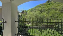 Haus für 500 000 euro in Becici, Montenegro