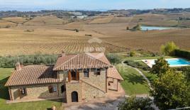 Maison pour 860 000 Euro à Castiglione del Lago, Italie