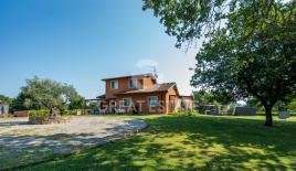 Casa per 1 050 000 euro a Cortona, Italia