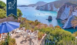 Villa per 890 000 euro a Latina, Italia