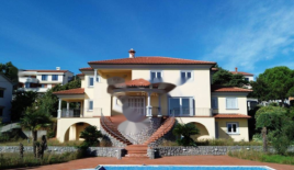 Casa per 2 500 000 euro a Opatija, Croazia