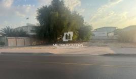 Land for 1 058 126 euro in Dubai, UAE