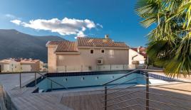 Hotel für 420 000 euro in Dobrota, Montenegro