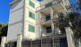 Casa per 1 200 000 euro a Pržno, Montenegro