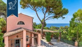 Villa a Livorno, Italia (prezzo su richiesta)
