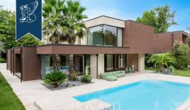 Villa per 1 900 000 euro a Padova, Italia