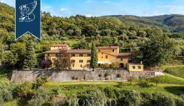 Villa per 2 500 000 euro a Pistoia, Italia