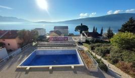 Appartement pour 183 000 Euro à Bijela, Monténégro