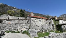 Grundstück für 350 000 euro in Herceg-Novi, Montenegro