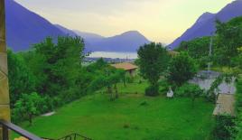 Villa per 600 000 euro a Carlazzo, Italia