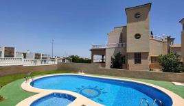 Villa para 284 900 euro en Villamartin, España