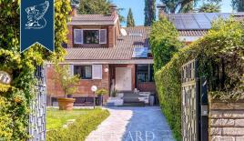 Villa für 2 400 000 euro in Rom, Italien