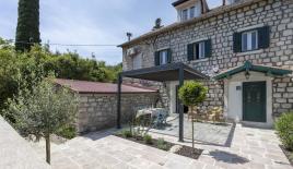 Casa para 410 000 euro en Kamenari, Montenegro