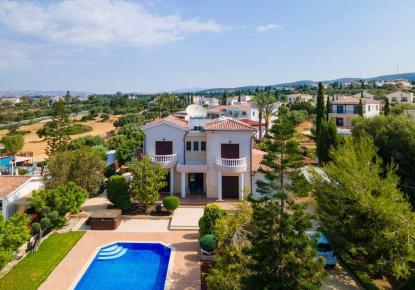 Flat for 900 000 euro in Paphos, Cyprus