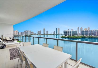 Ático para 2 564 821 euro en Miami, Estados Unidos