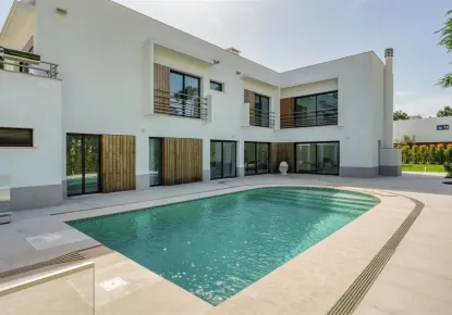 Villa pour 2 878 614 Euro à Almada, Portugal