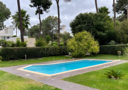 House for 1 890 000 euro in Almada, Portugal