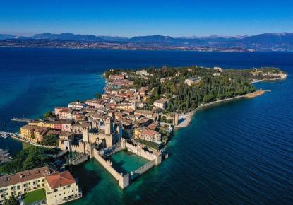 Terrain pour 1 700 000 Euro à Sirmione, Italie