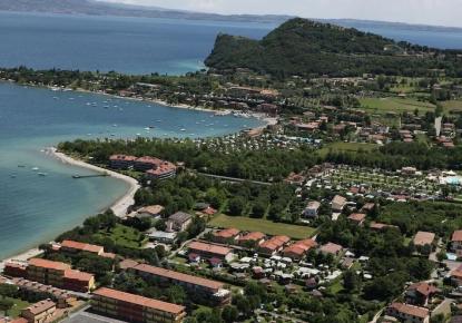 Terrain pour 1 200 000 Euro à Manerba del Garda, Italie
