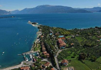 Terrain pour 2 100 000 Euro à Manerba del Garda, Italie