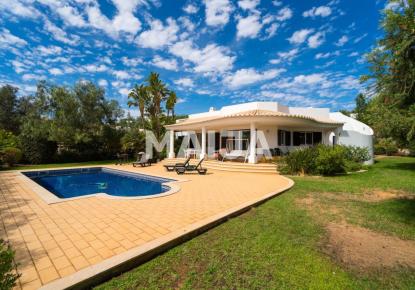 Villa for 920 000 euro in Albufeira, Portugal