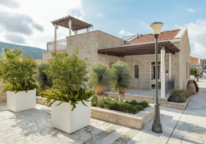 Villa for 2 750 000 euro in Herceg-Novi, Montenegro