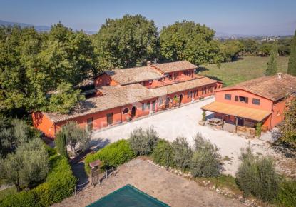 Hôtel pour 1 250 000 Euro à Spoleto, Italie