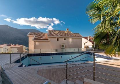 Hotel para 420 000 euro en Dobrota, Montenegro