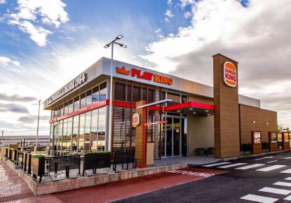 Gewerbeimmobilien für 2 100 000 euro in Badalona, Spanien