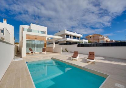 Villa für 650 000 euro in Torrevieja, Spanien