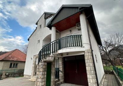 Hotel para 460 000 euro en Kolasin, Montenegro