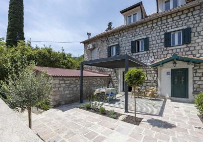 Casa para 410 000 euro en Kamenari, Montenegro