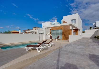 Villa per 598 000 euro a Torrevieja, Spagna