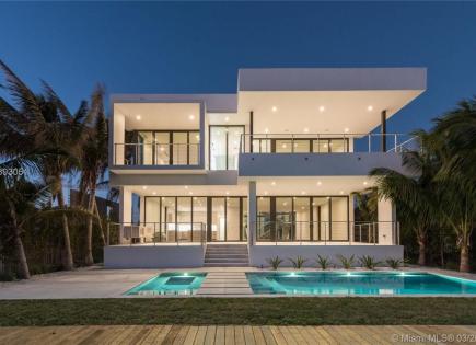 Villa for 4 688 899 euro in Miami, USA