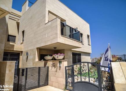 Cottage pour 1 915 Euro par mois à Netanya, Israël