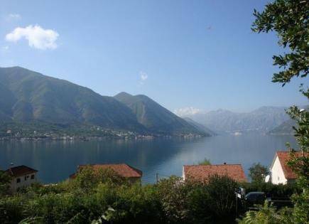 Terrain pour 3 050 000 Euro à Dobrota, Monténégro