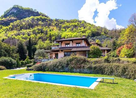 Villa para 1 900 000 euro por Lago de Como, Italia