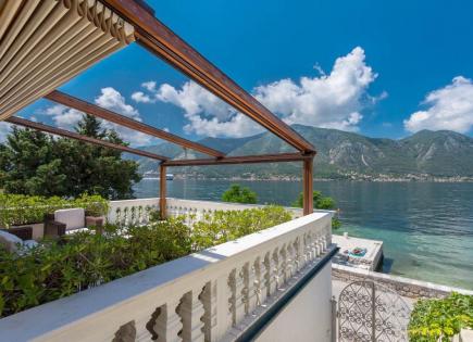 Villa for 1 400 000 euro in Dobrota, Montenegro