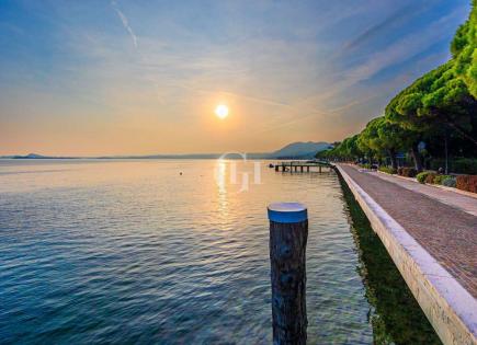 Haus für den Wiederaufbau für 1 600 000 euro in Gardasee, Italien