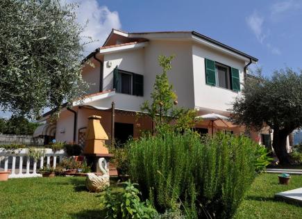 Villa in Arma di Taggia, Italy (price on request)