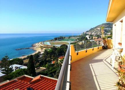 Penthouse pour 650 000 Euro à San Remo, Italie